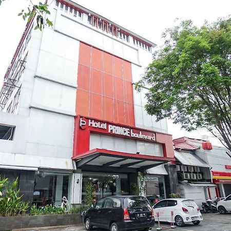 Oyo 1318 Hotel Prince Boulevard Manado Exteriér fotografie
