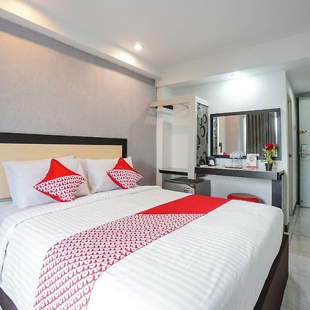 Oyo 1318 Hotel Prince Boulevard Manado Exteriér fotografie