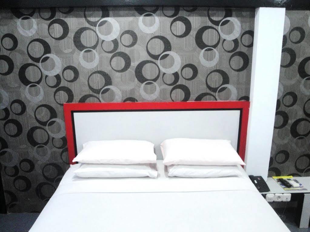 Oyo 1318 Hotel Prince Boulevard Manado Exteriér fotografie