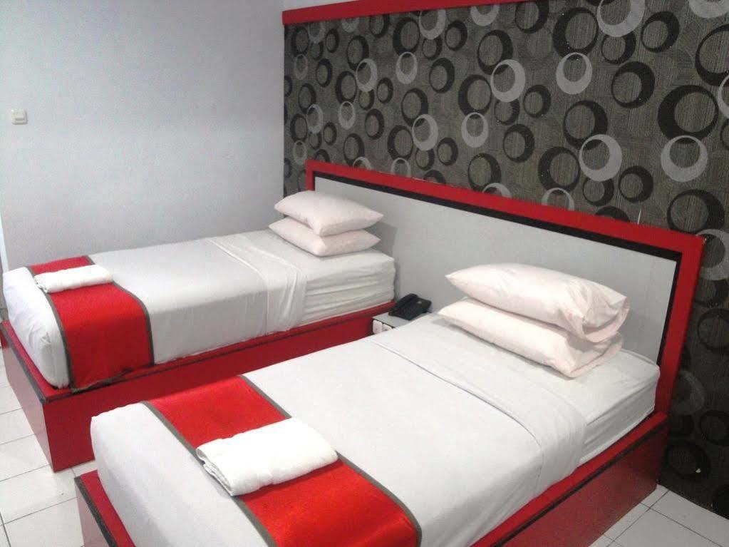 Oyo 1318 Hotel Prince Boulevard Manado Exteriér fotografie