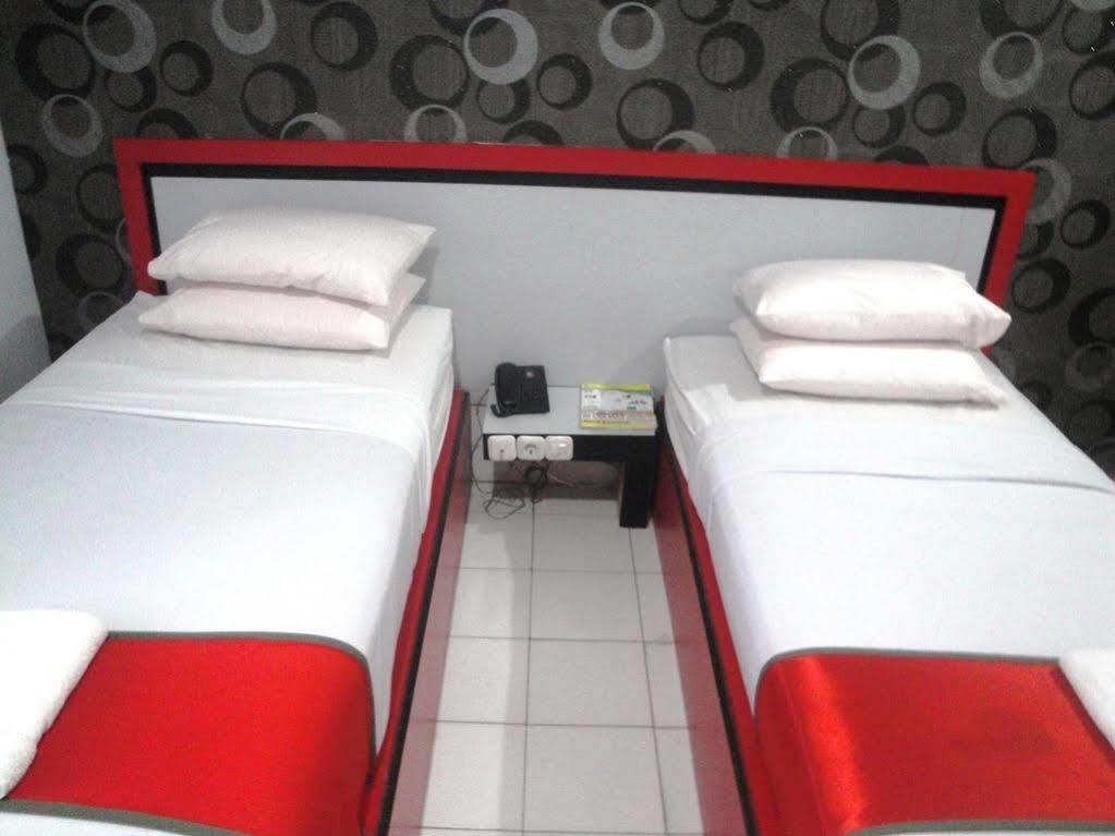Oyo 1318 Hotel Prince Boulevard Manado Exteriér fotografie