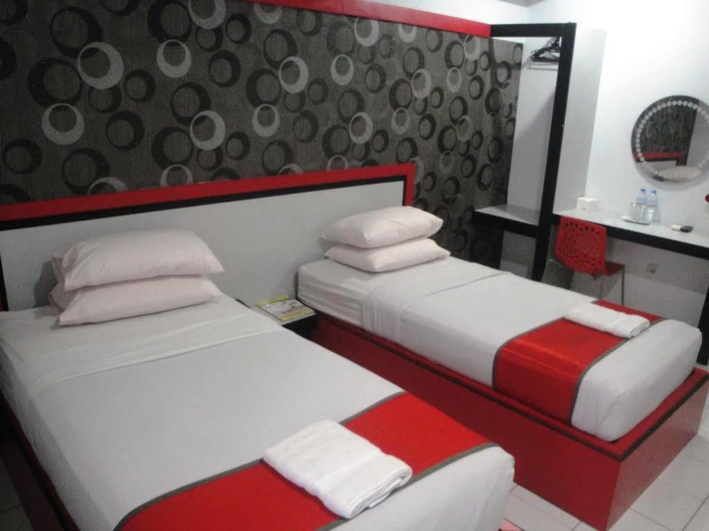 Oyo 1318 Hotel Prince Boulevard Manado Exteriér fotografie