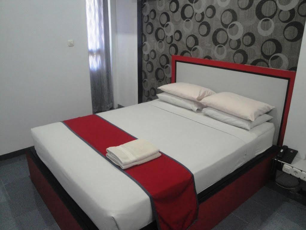 Oyo 1318 Hotel Prince Boulevard Manado Exteriér fotografie
