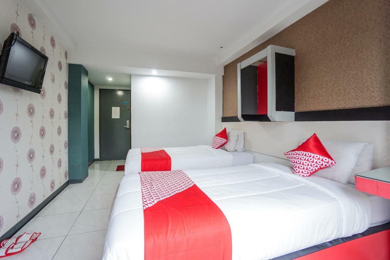 Oyo 1318 Hotel Prince Boulevard Manado Exteriér fotografie