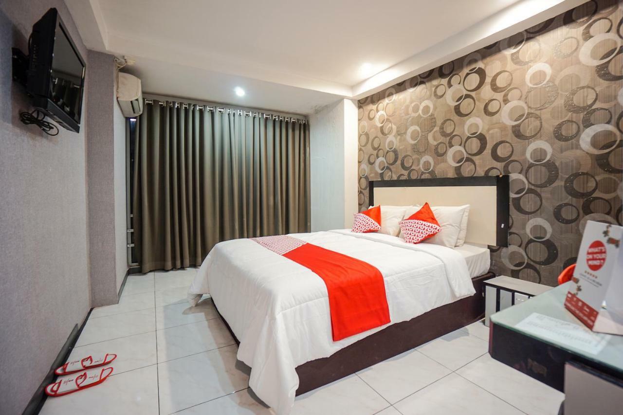 Oyo 1318 Hotel Prince Boulevard Manado Exteriér fotografie