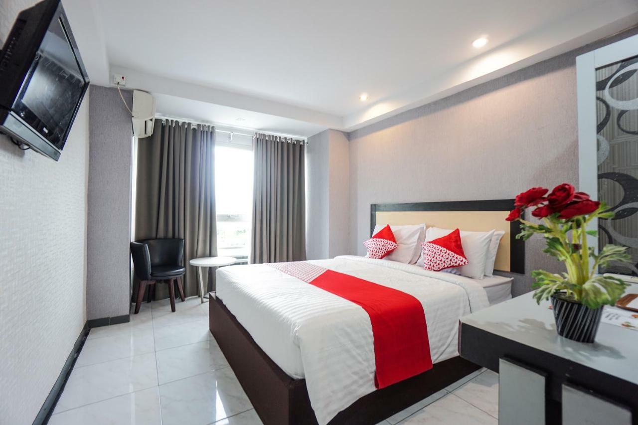 Oyo 1318 Hotel Prince Boulevard Manado Exteriér fotografie