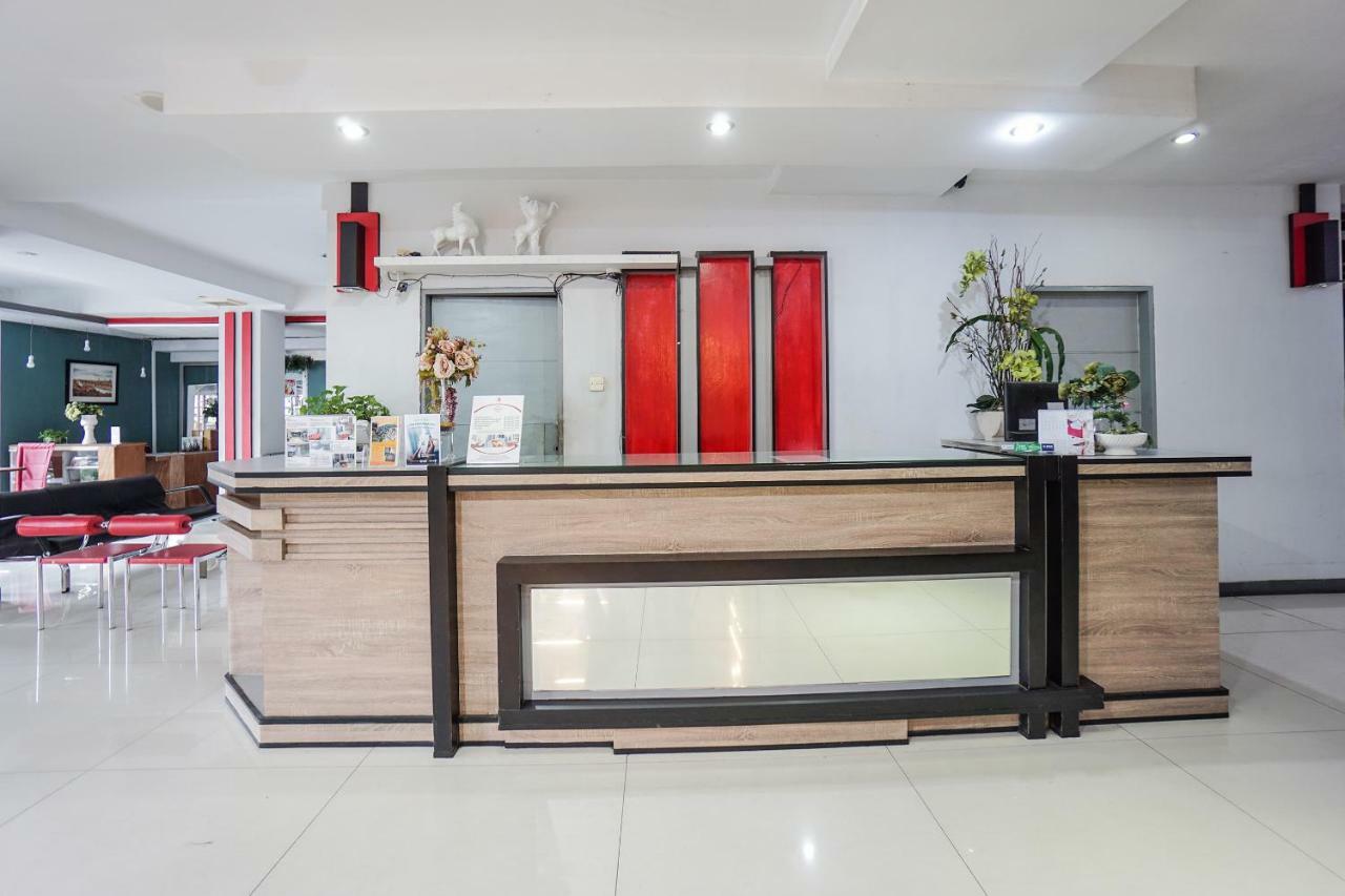 Oyo 1318 Hotel Prince Boulevard Manado Exteriér fotografie