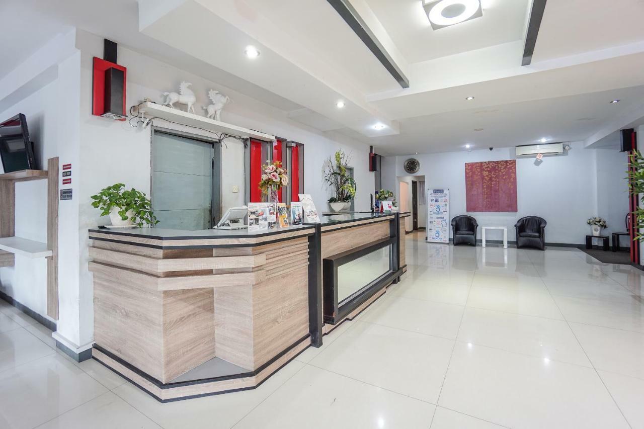 Oyo 1318 Hotel Prince Boulevard Manado Exteriér fotografie
